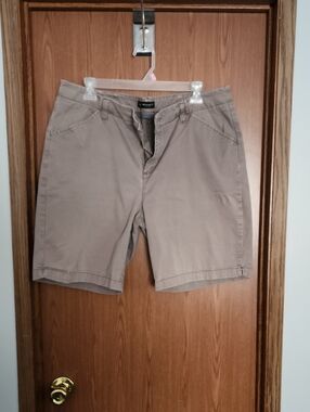 Thread & Supply Women's Taupe Flat Front Cotton Shorts